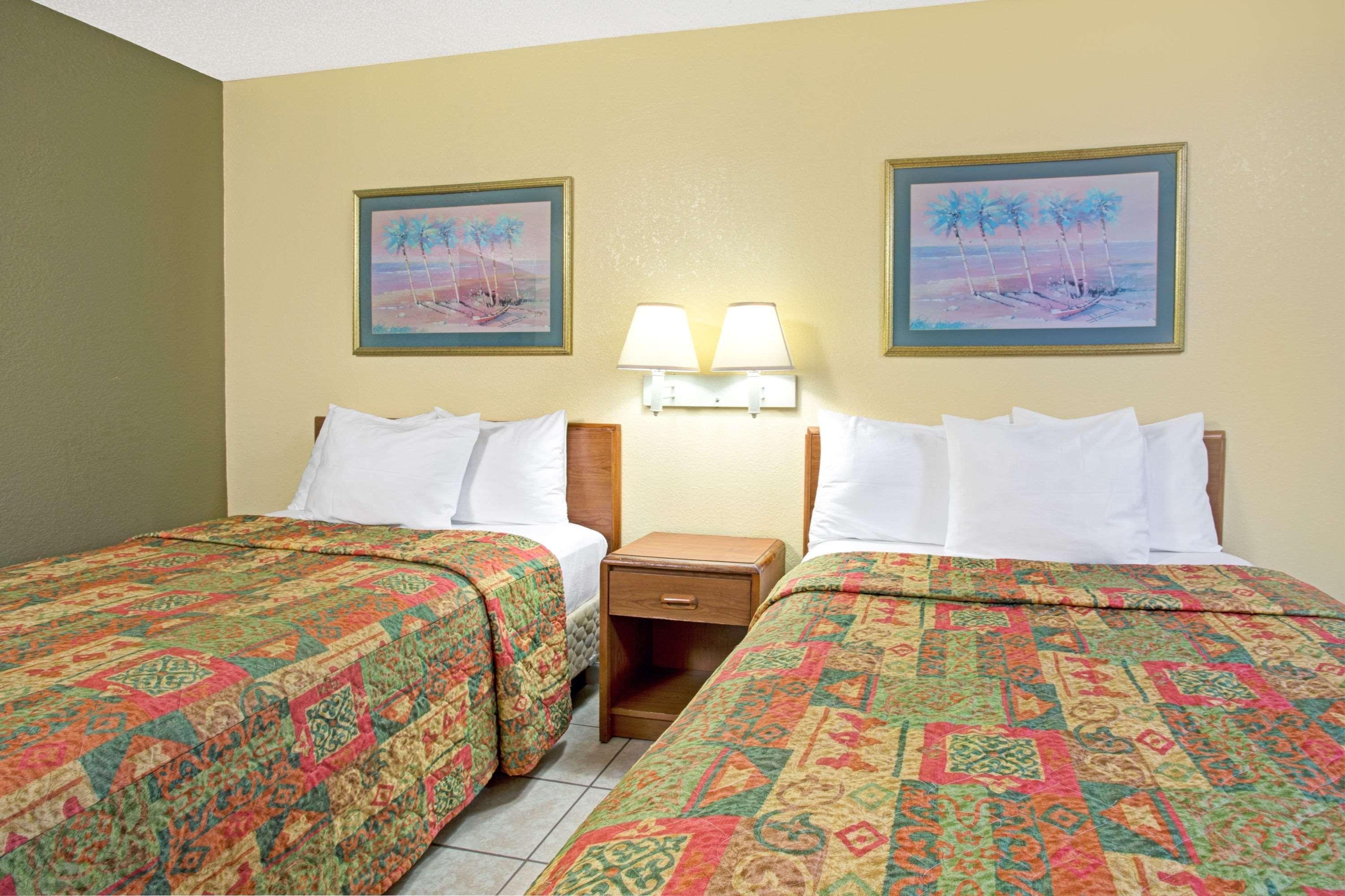 Days Inn By Wyndham Cocoa Cruiseport West At I-95/524 Экстерьер фото