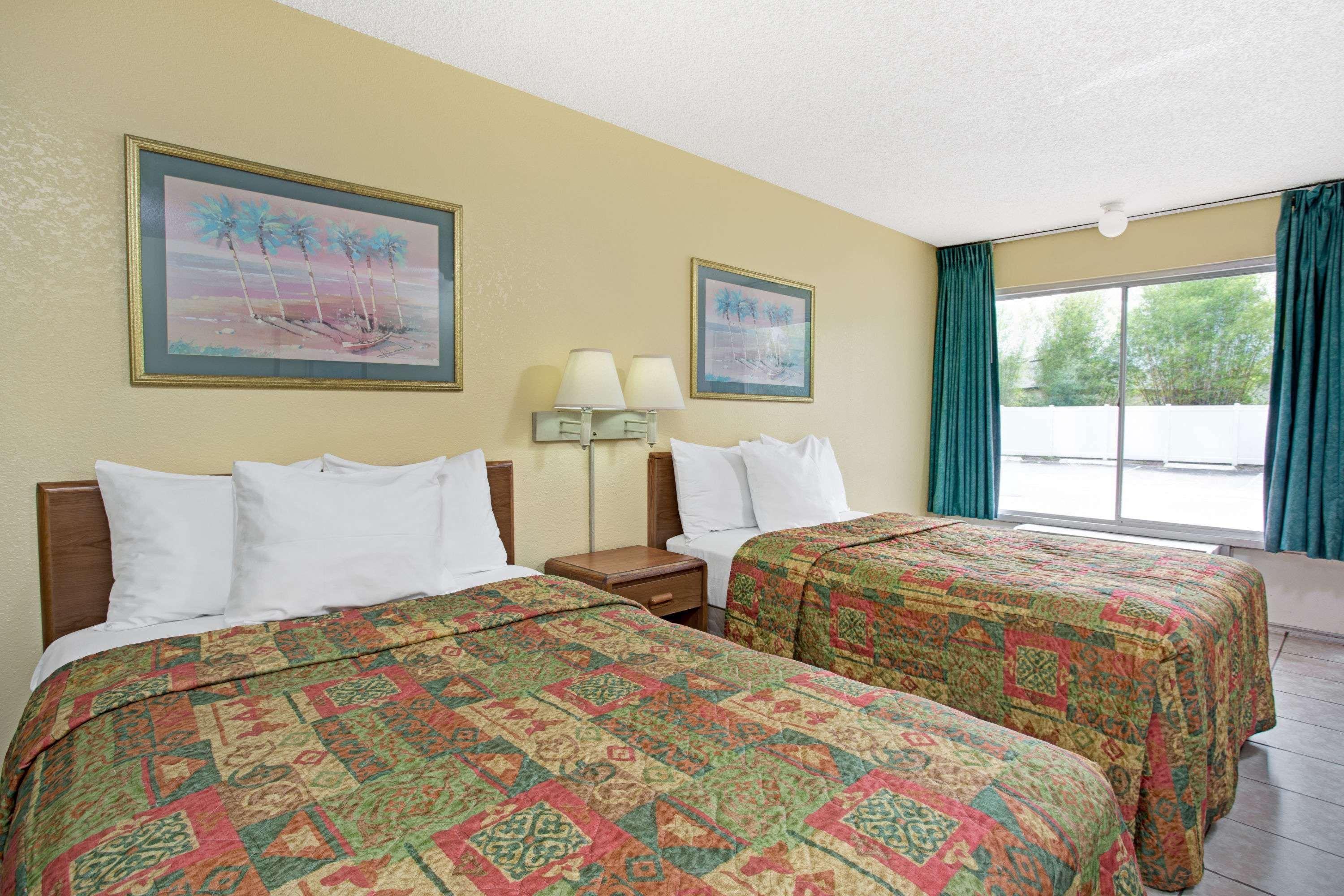 Days Inn By Wyndham Cocoa Cruiseport West At I-95/524 Экстерьер фото
