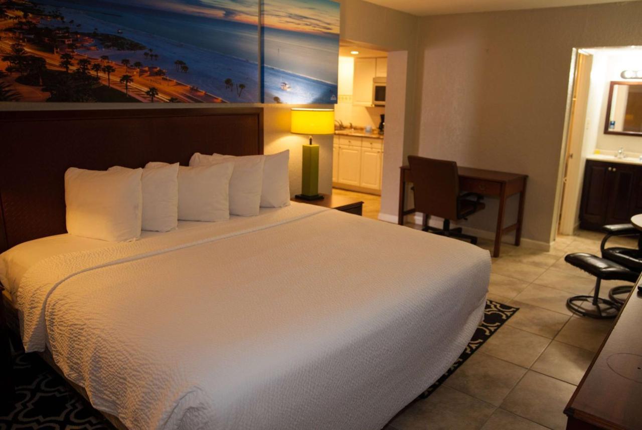 Days Inn By Wyndham Cocoa Cruiseport West At I-95/524 Экстерьер фото