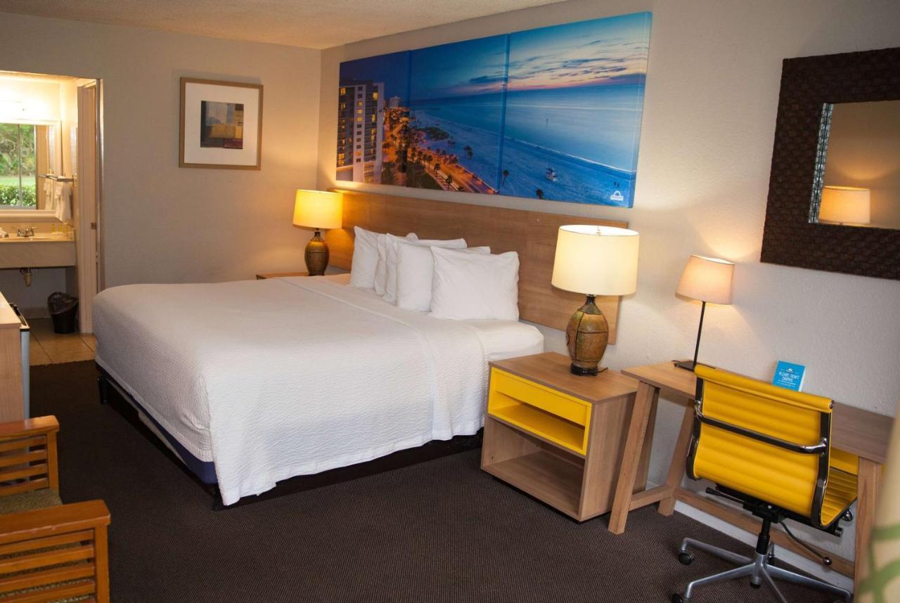 Days Inn By Wyndham Cocoa Cruiseport West At I-95/524 Экстерьер фото