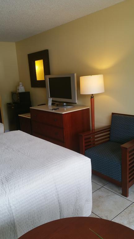 Days Inn By Wyndham Cocoa Cruiseport West At I-95/524 Экстерьер фото