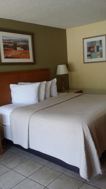 Days Inn By Wyndham Cocoa Cruiseport West At I-95/524 Экстерьер фото