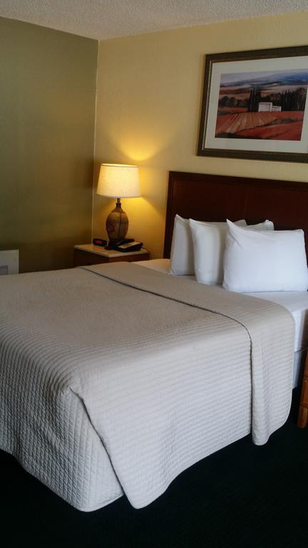 Days Inn By Wyndham Cocoa Cruiseport West At I-95/524 Экстерьер фото